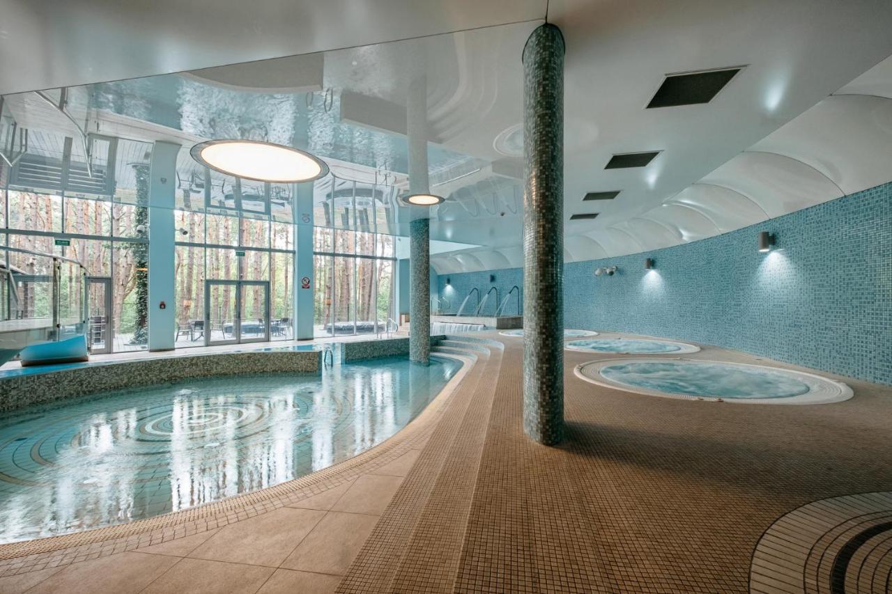 Hotel Uroczysko Cedzyna Exteriör bild