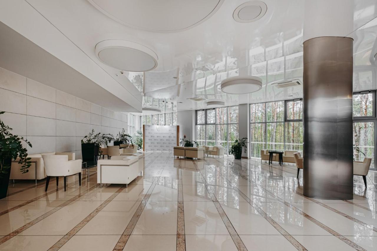 Hotel Uroczysko Cedzyna Exteriör bild