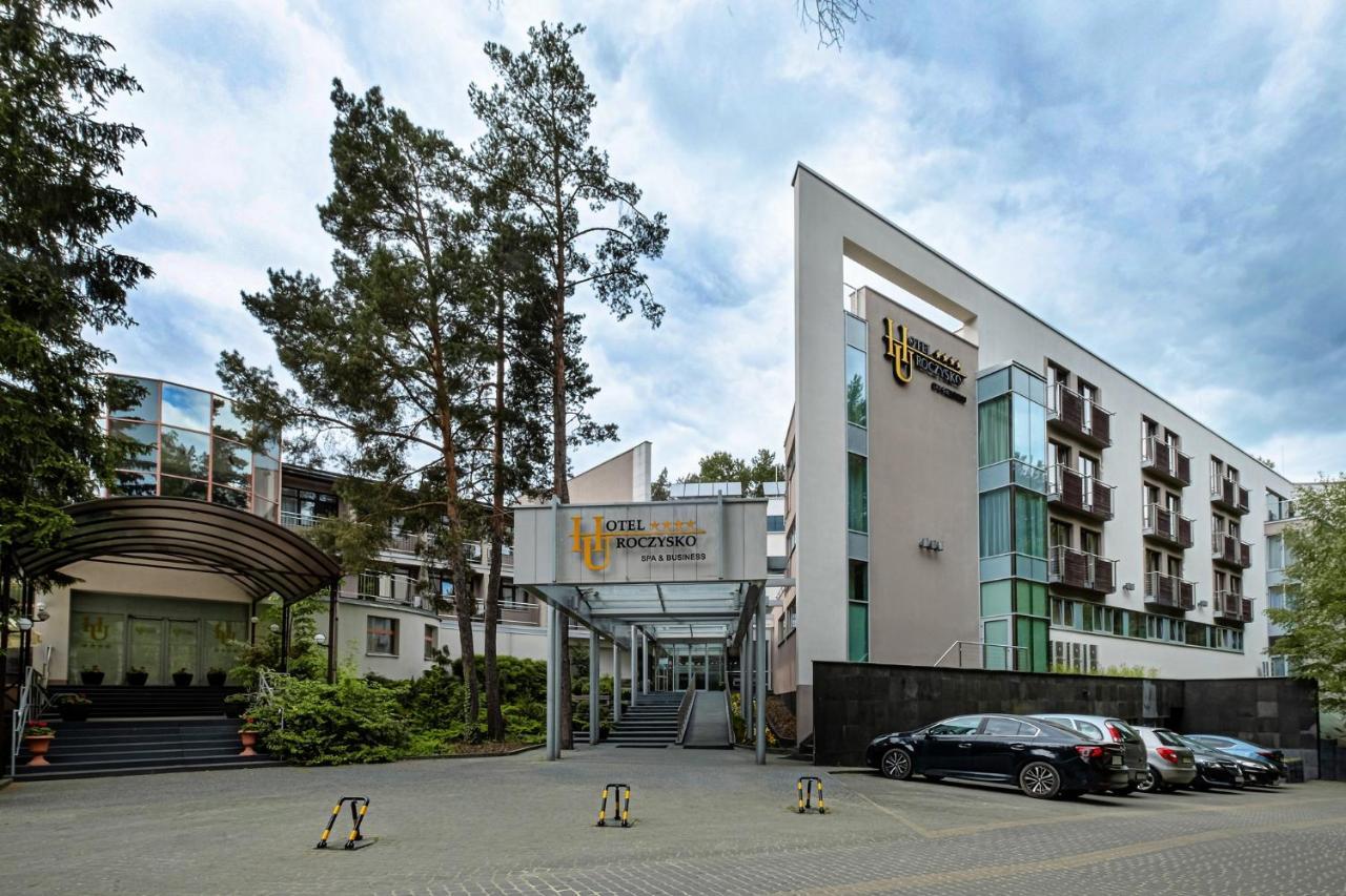 Hotel Uroczysko Cedzyna Exteriör bild